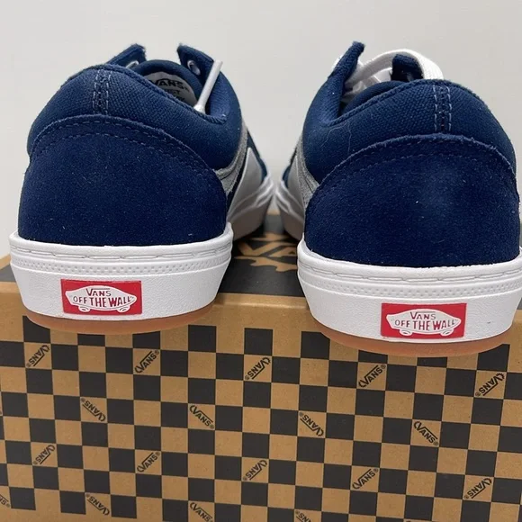 Vans Men’s Blue and White Sneakers Bmx Old Skool
Navy/White
VN0005UZNAV - Picture 14 of 16